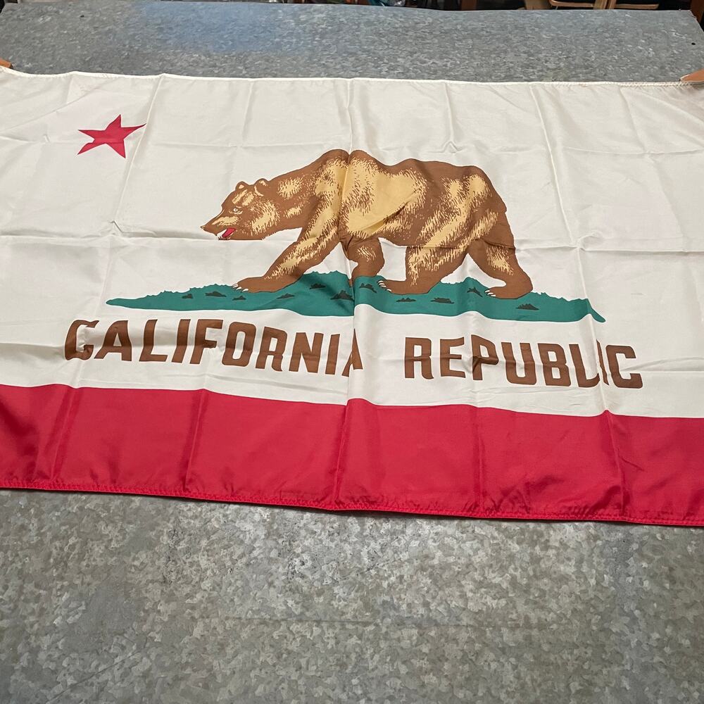 Vintage Dura Lite California State Republic Flag Nylon Blend 3x5 USA Made Dettra